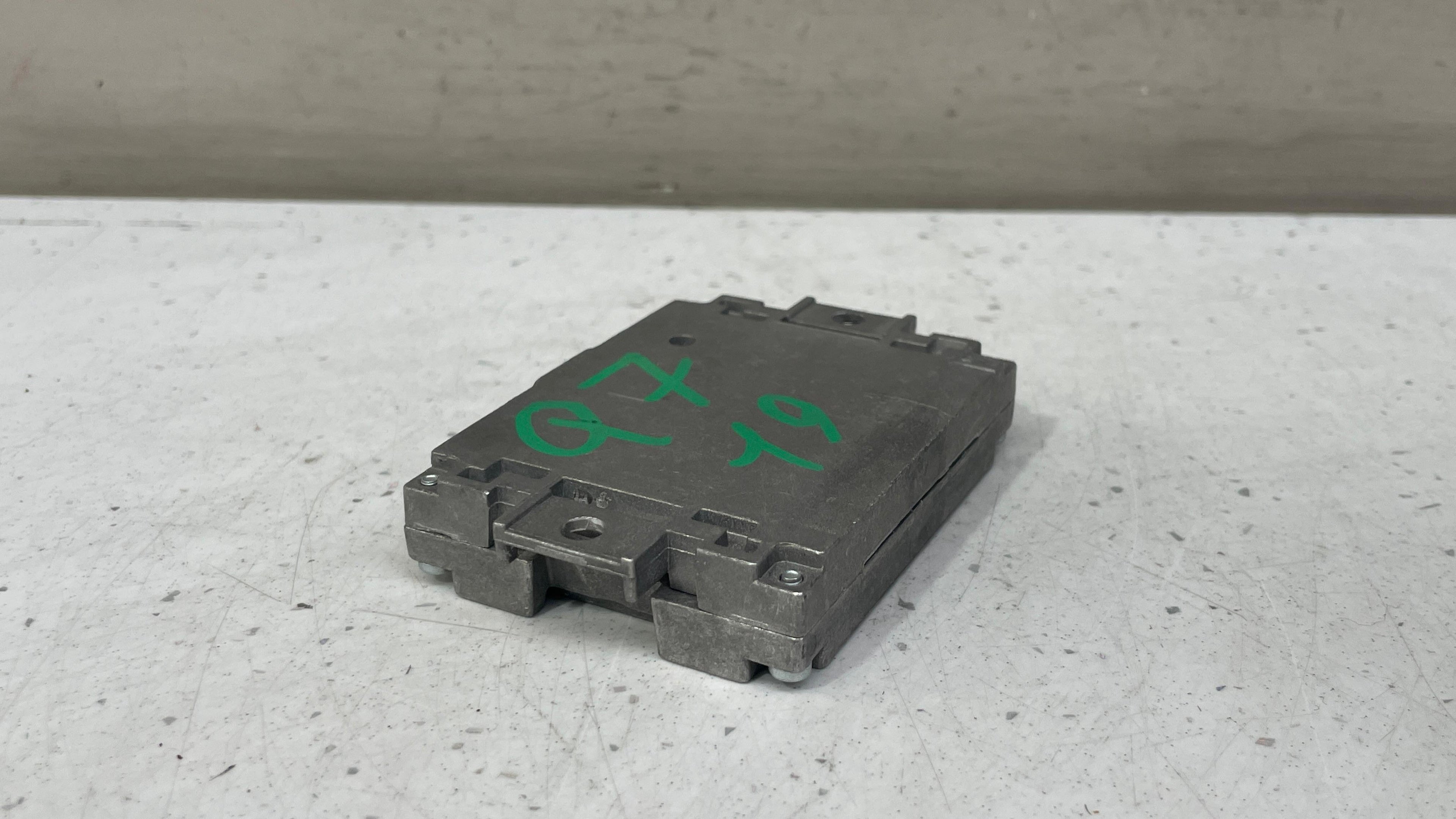 4N0035456  AUDI Q7 ANTENNA AMPLIFIER SIGNAL MODULE