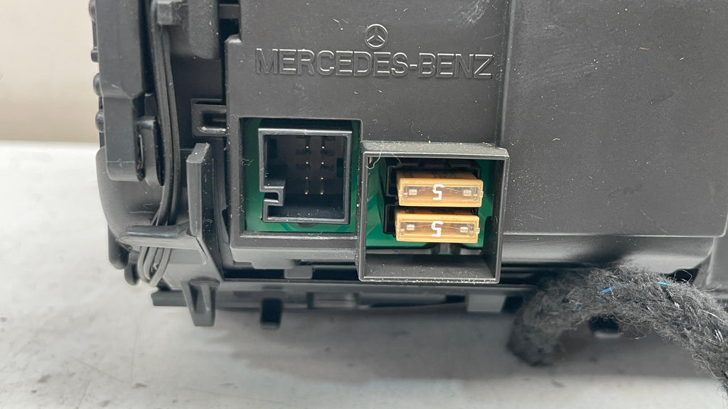 A2048204697 MERCEDES W204 DASHBOARD SCREEN DISPLAY MONITOR