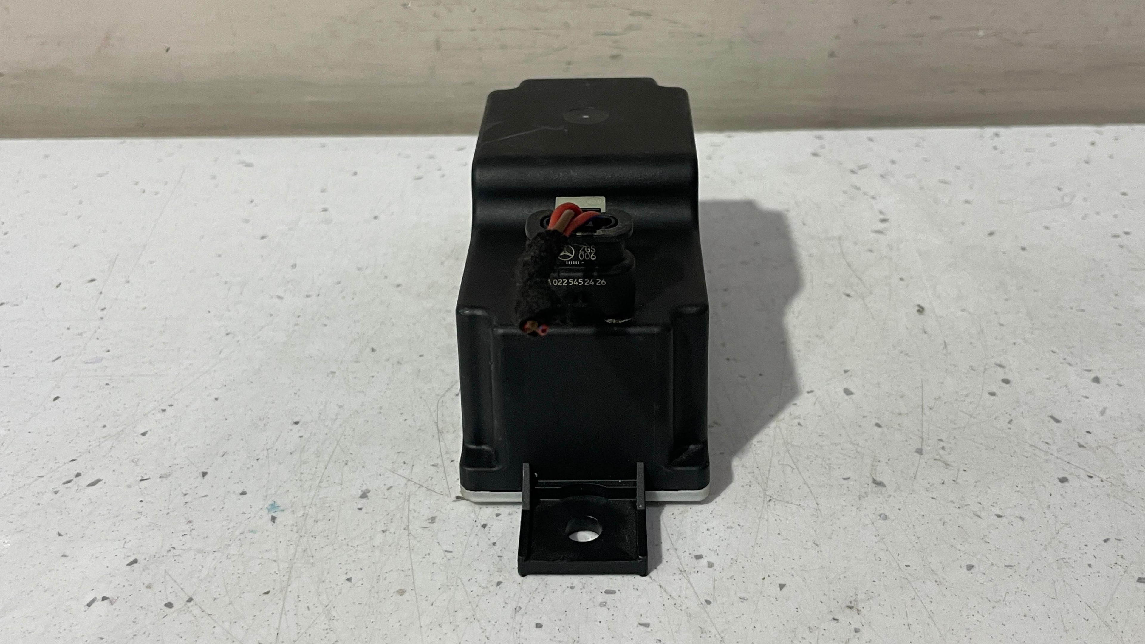 A2059053414 MERCEDES VOLTAGE CONVERTER AUXILIARY BATTERY CONTROL UNIT