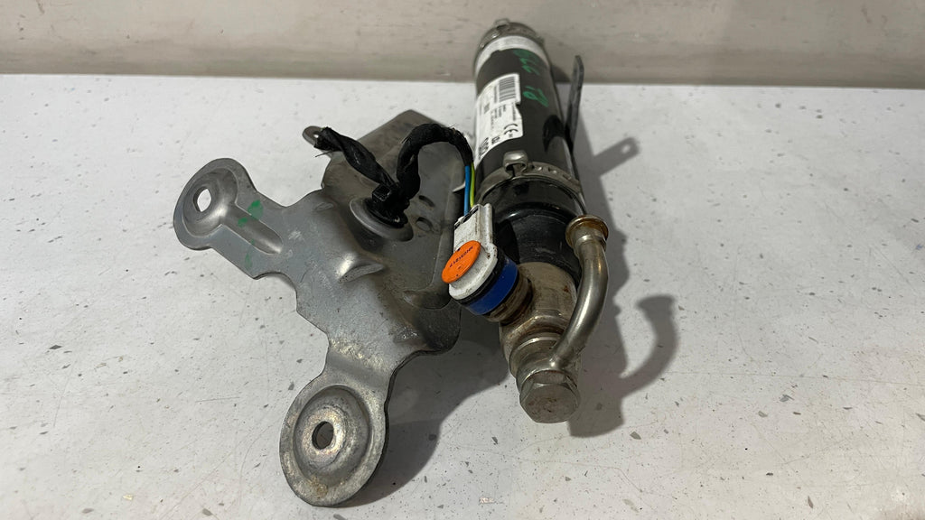 0589P1000674 MERCEDES GLC  PRESSURE REGULATOR  BONNET HINGE