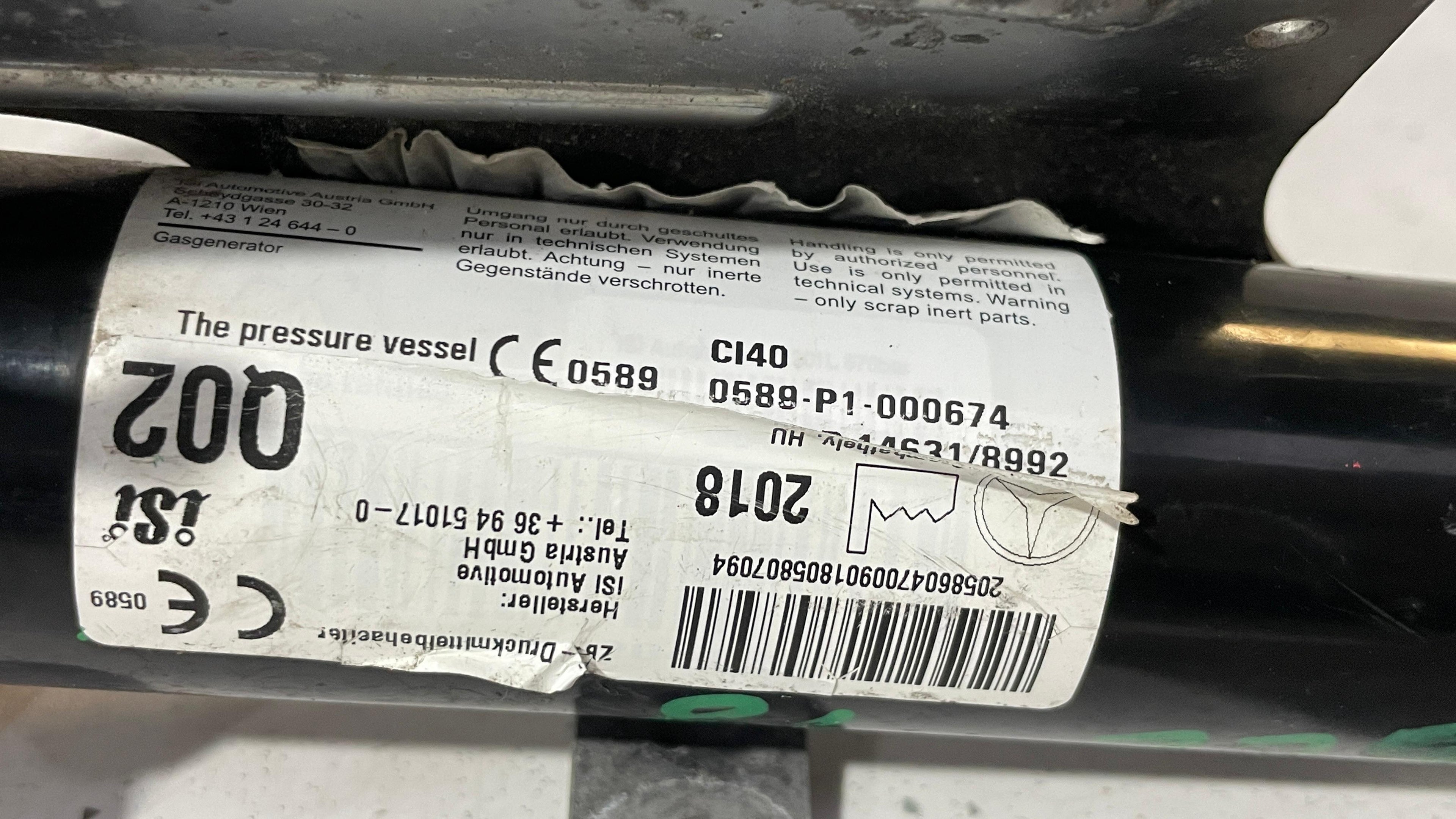 0589P1000674 MERCEDES GLC  PRESSURE REGULATOR  BONNET HINGE