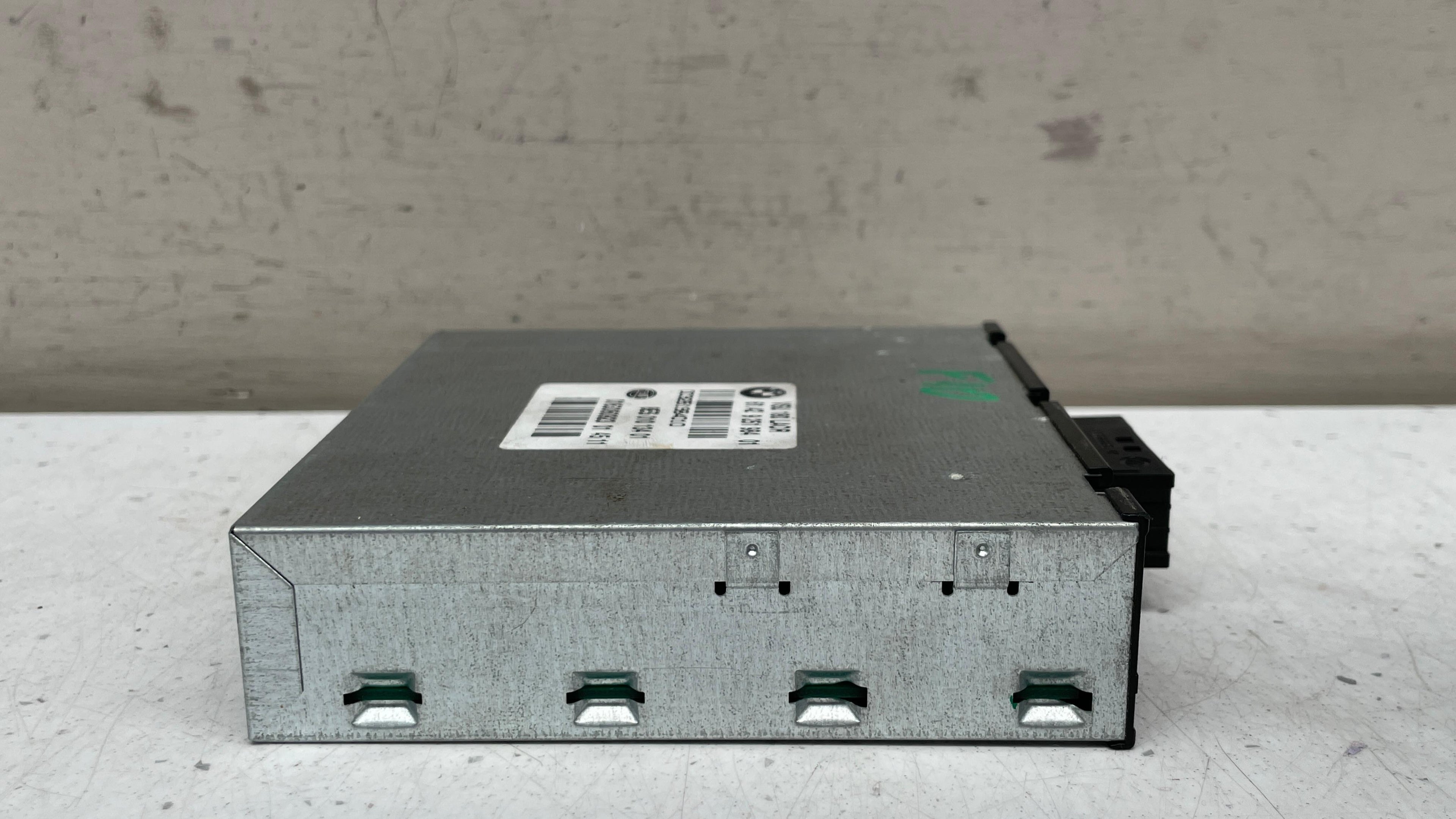 925198401 BMW F10 VOLTAGE CONVERTER UNIT MODULE