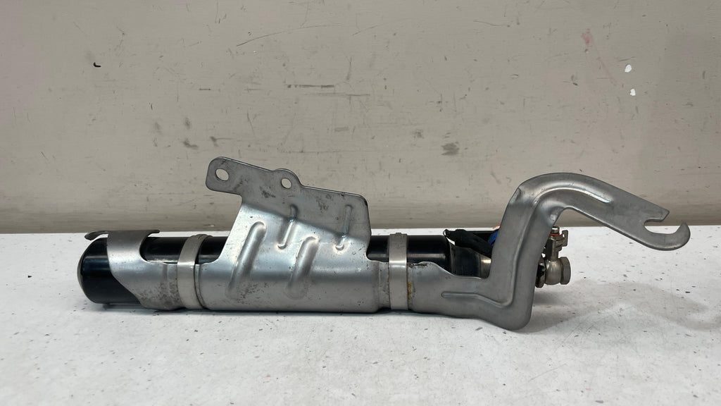 0589P1000674 MERCEDES GLC  PRESSURE REGULATOR  BONNET HINGE