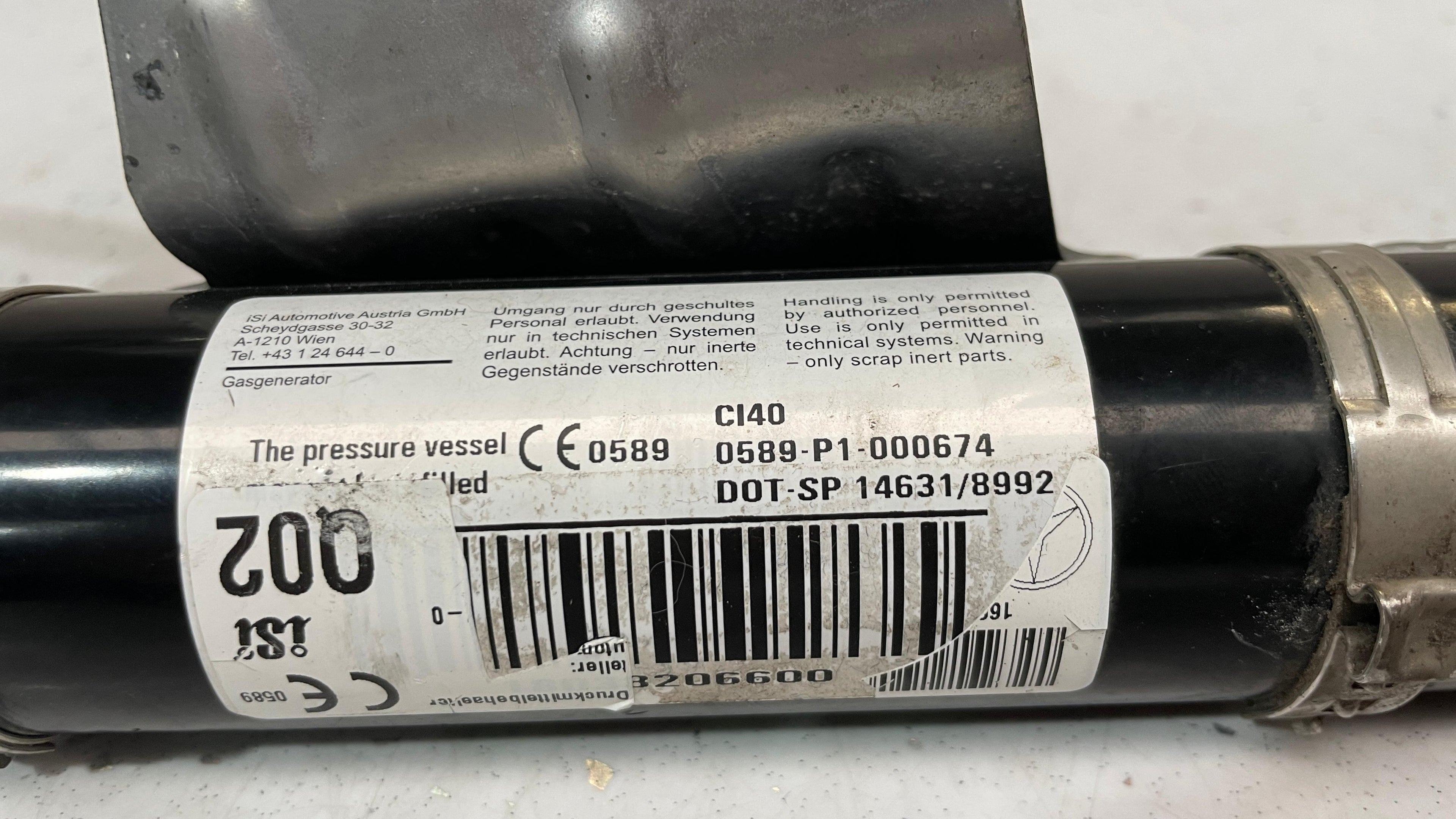 0589P1000674 MERCEDES GLC  PRESSURE REGULATOR  BONNET HINGE