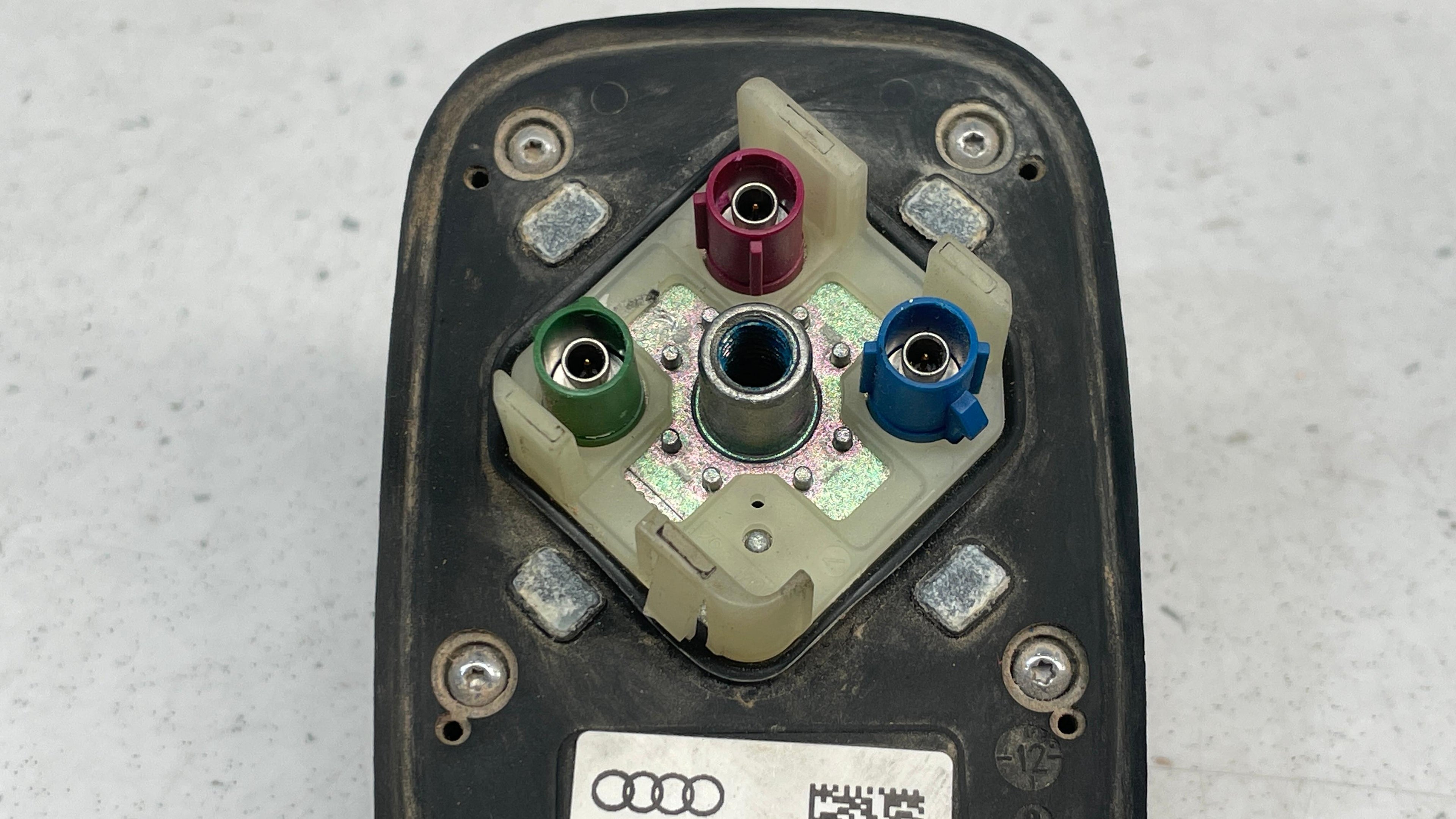 4G0035503J AUDI A4 ROOF SHARK FIN MOUNT ANTENNA