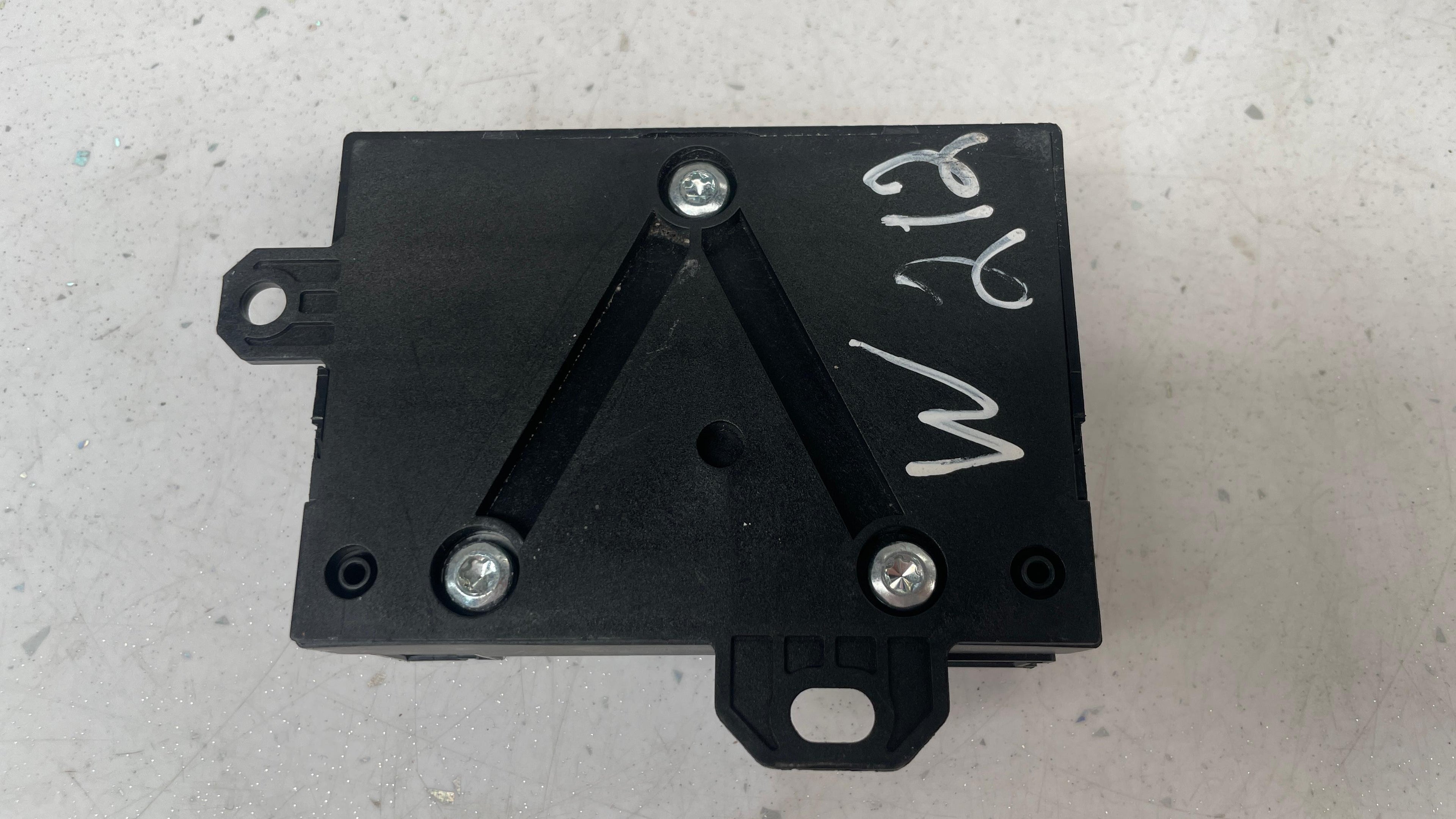 A0009003101 MERCEDES W212 FUEL POMP CONTROL MODULE UNIT