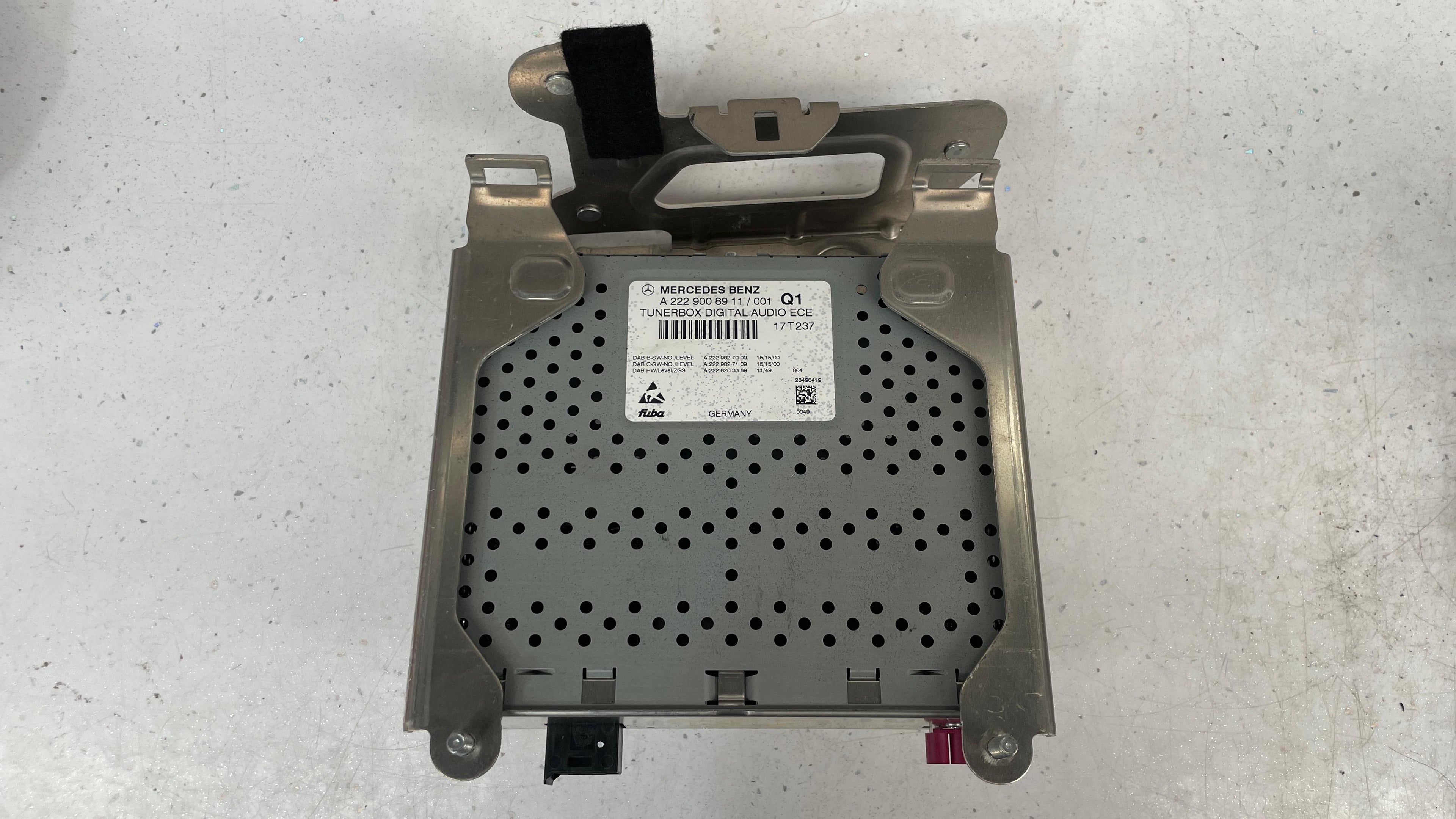 A2229008911  MERCEDES  RADIO  CD GPS PLAYER HEAD UNIT