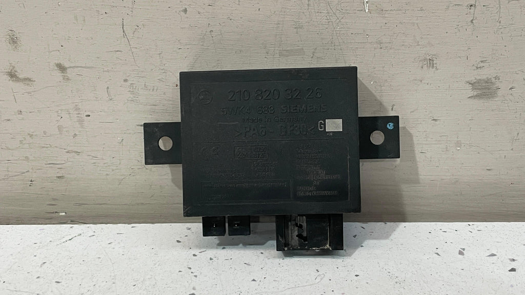 2108203226 MERCEDES ANTI THEFT LOCKING CONTROL MODULE