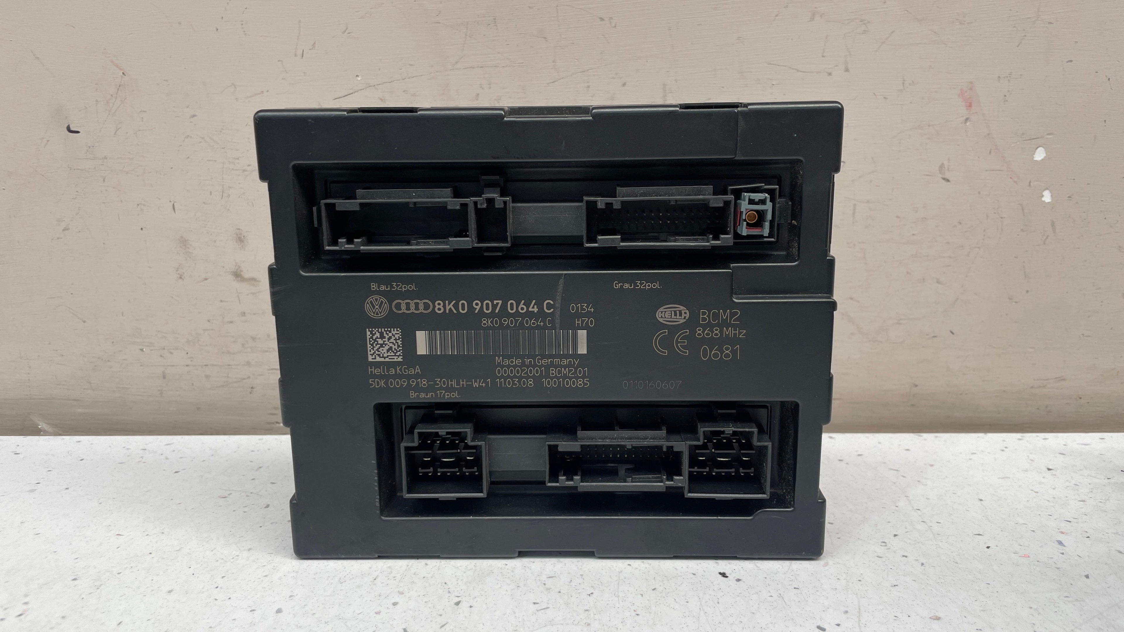 8K0907064C AUDI A4 CONVENIENCE MODULE DASHBOARD