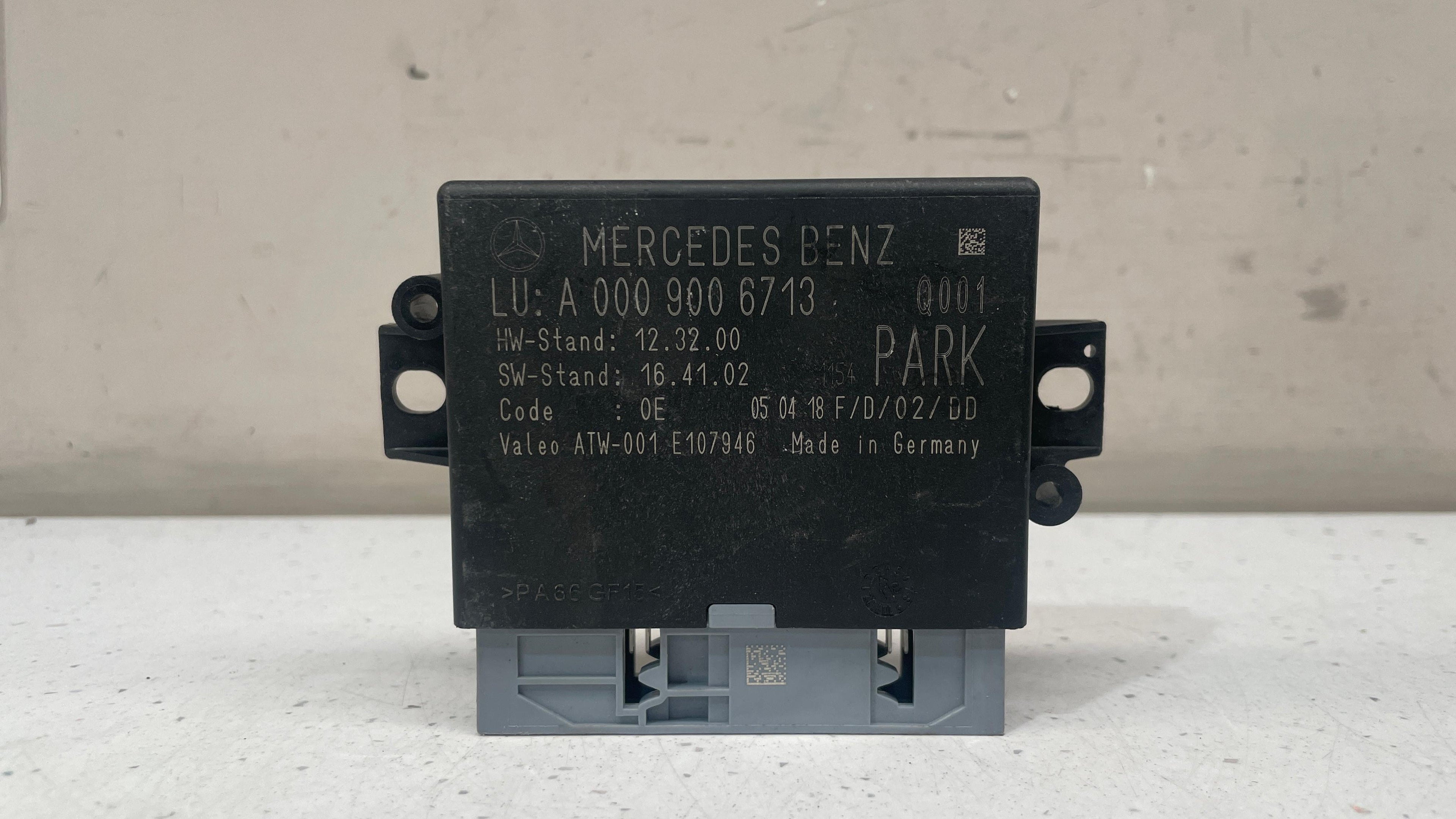 A0009006713  MERCEDES PARKING DISTANCE SENSOR CONTROL UNIT