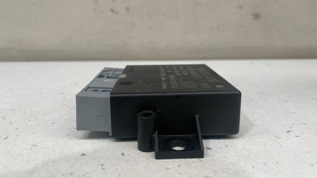 A0009006713  MERCEDES PARKING DISTANCE SENSOR CONTROL UNIT