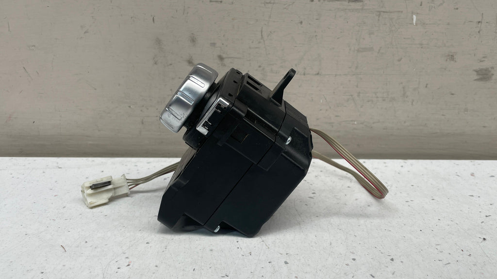A2048709558  MERCEDES W204 MULTIMEDIA CONTROLLER SWITCH