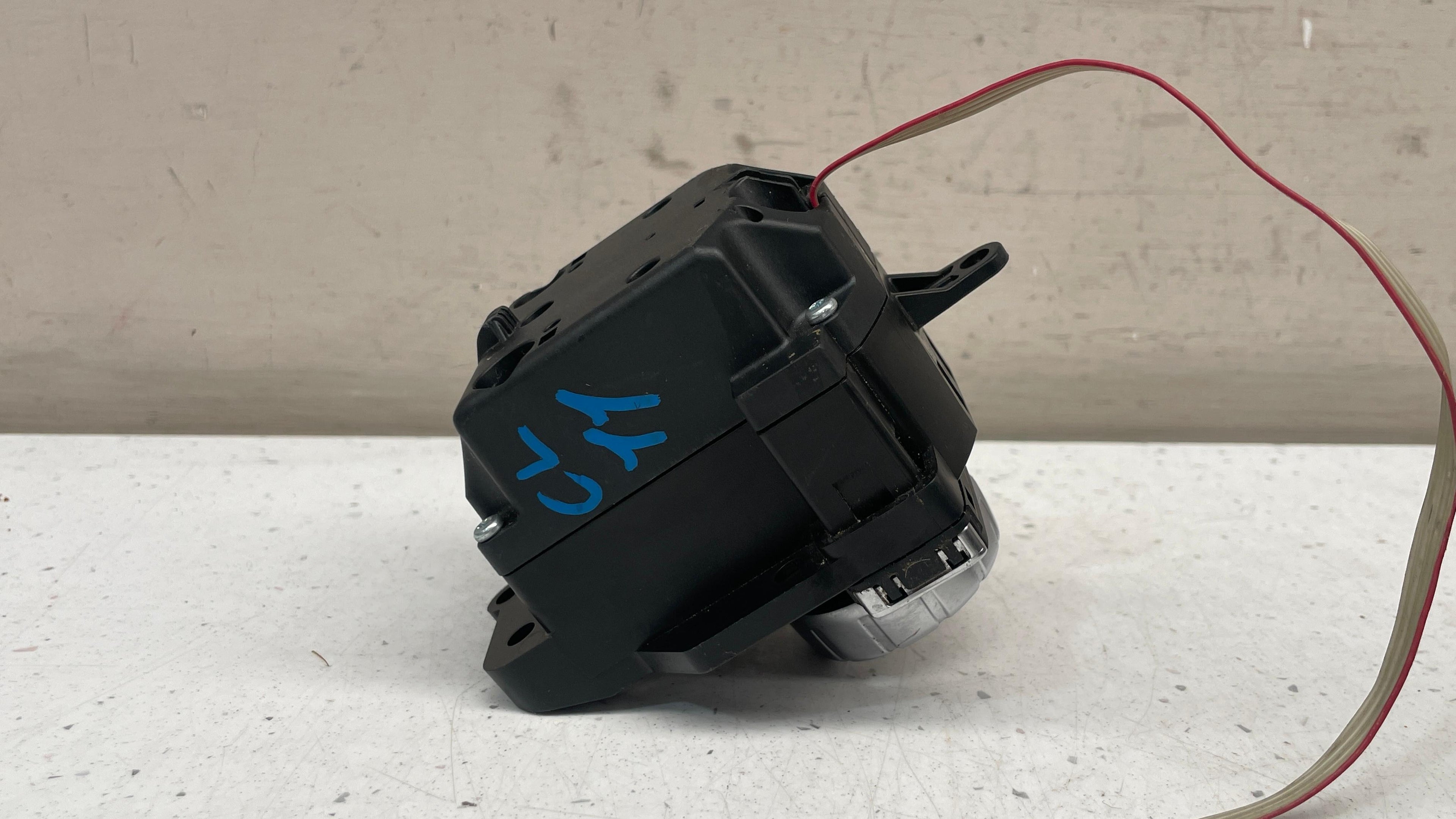 A2048709558  MERCEDES W204 MULTIMEDIA CONTROLLER SWITCH