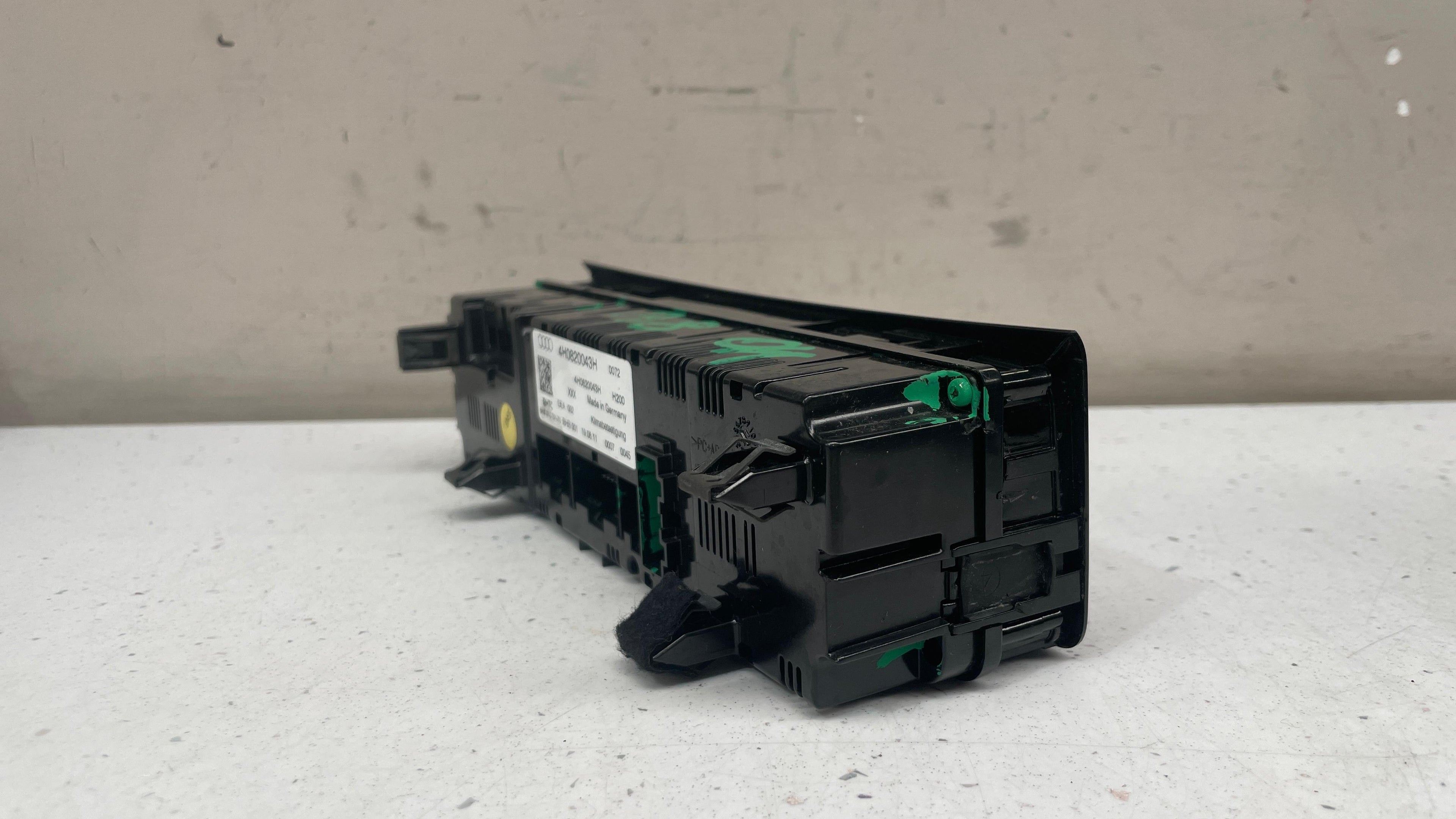 4H0820043H AUDI A8 CLIMATE CONTROL UNIT SWITCH PANEL