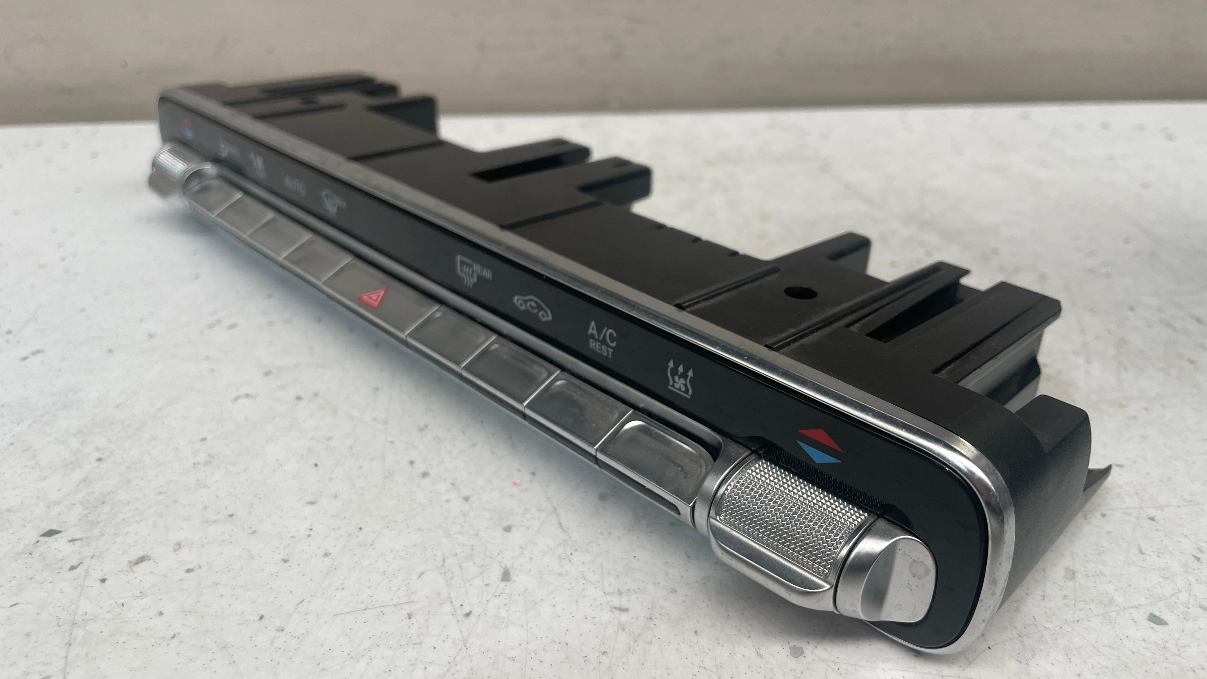 A1679058302 MERCEDES GLS X167 AC CLIMATE CONTROL PANEL