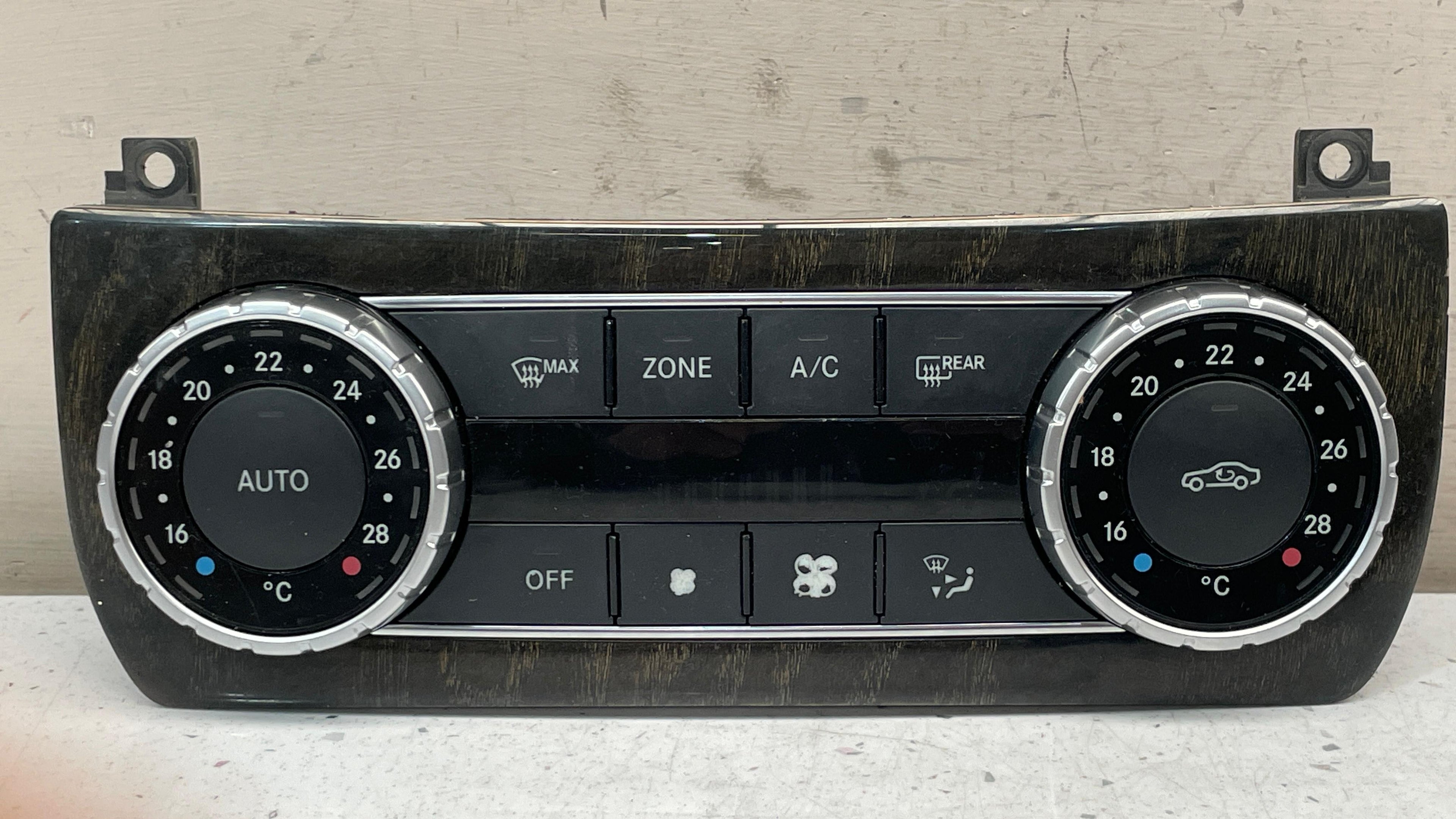 A2049006608 MERCEDES W204 CLIMATE CONTROL PANEL