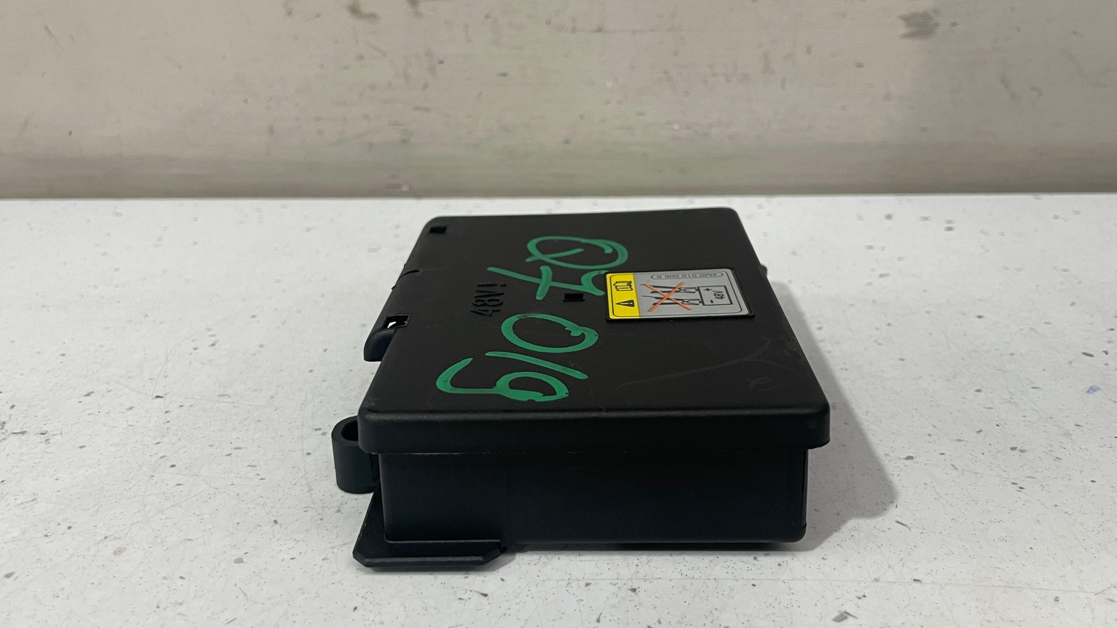 4M0941828J AUDI Q7 REAR FUSE BOX RELAY POWER