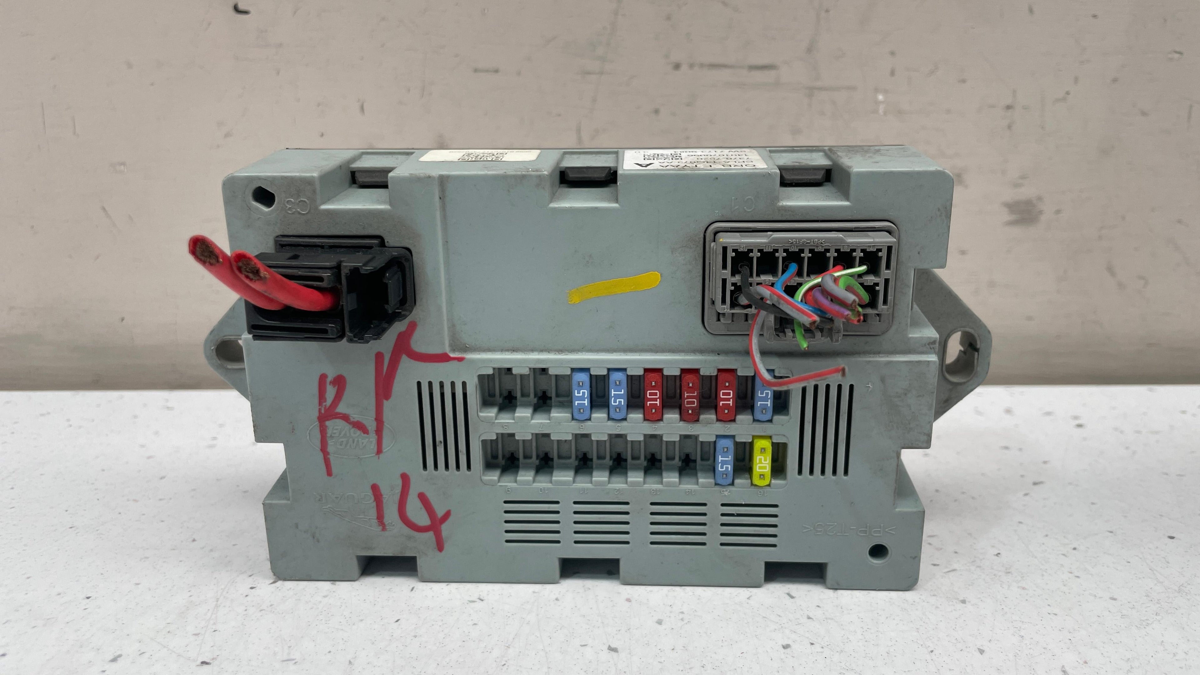 CPLA-14Q073-AA LAND ROVER TRUNK MODULE RELAY CONTROL FUSEBOX