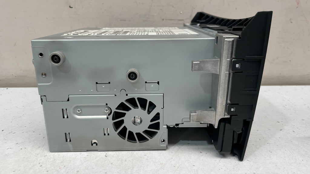 A2129007126 MERCEDES W212 RADIO CD PLAYER HEAD UNIT