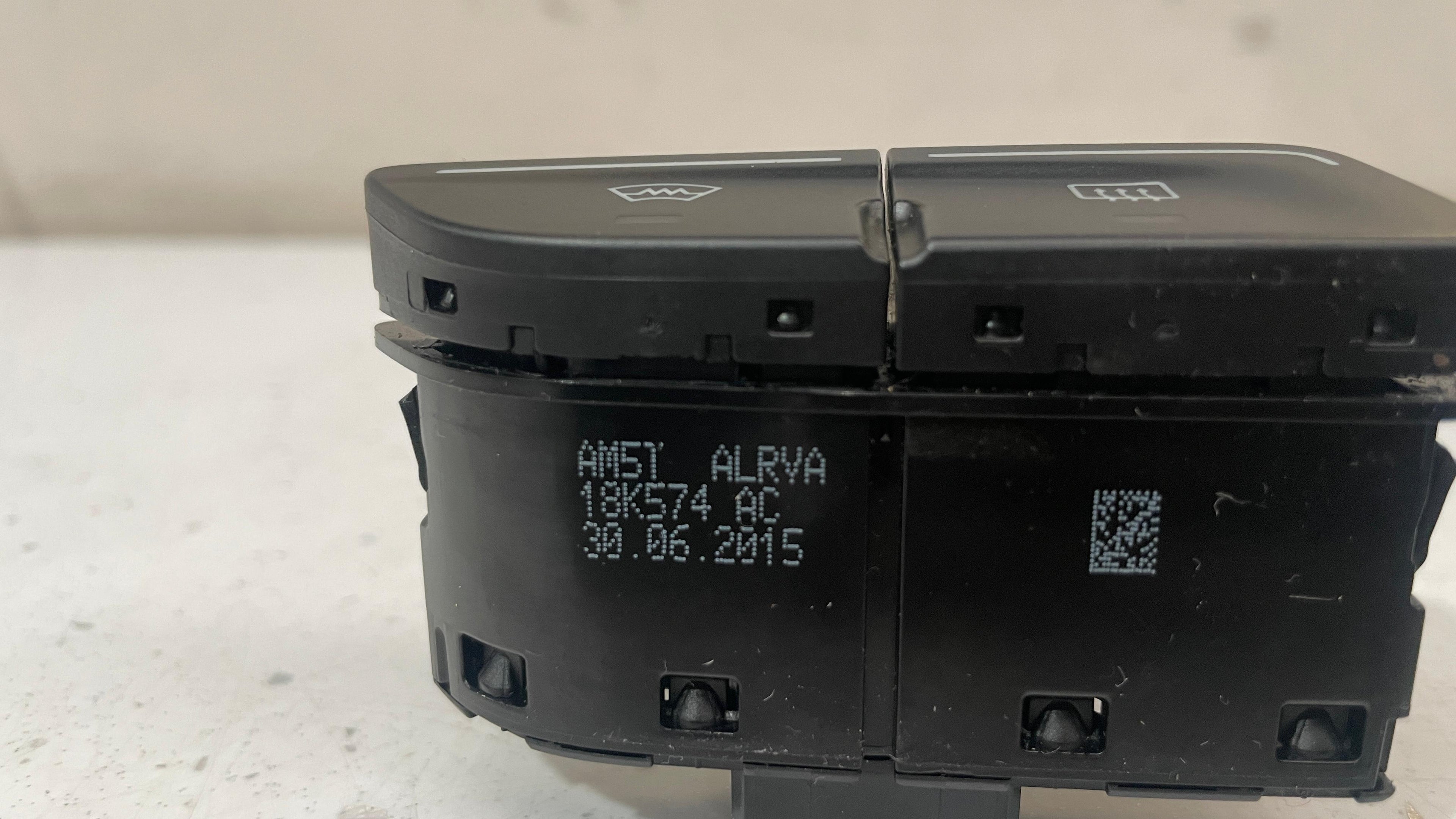 AM5T-18K574AC FORD FOCUS WINDSCREEN HEATER SWITCH